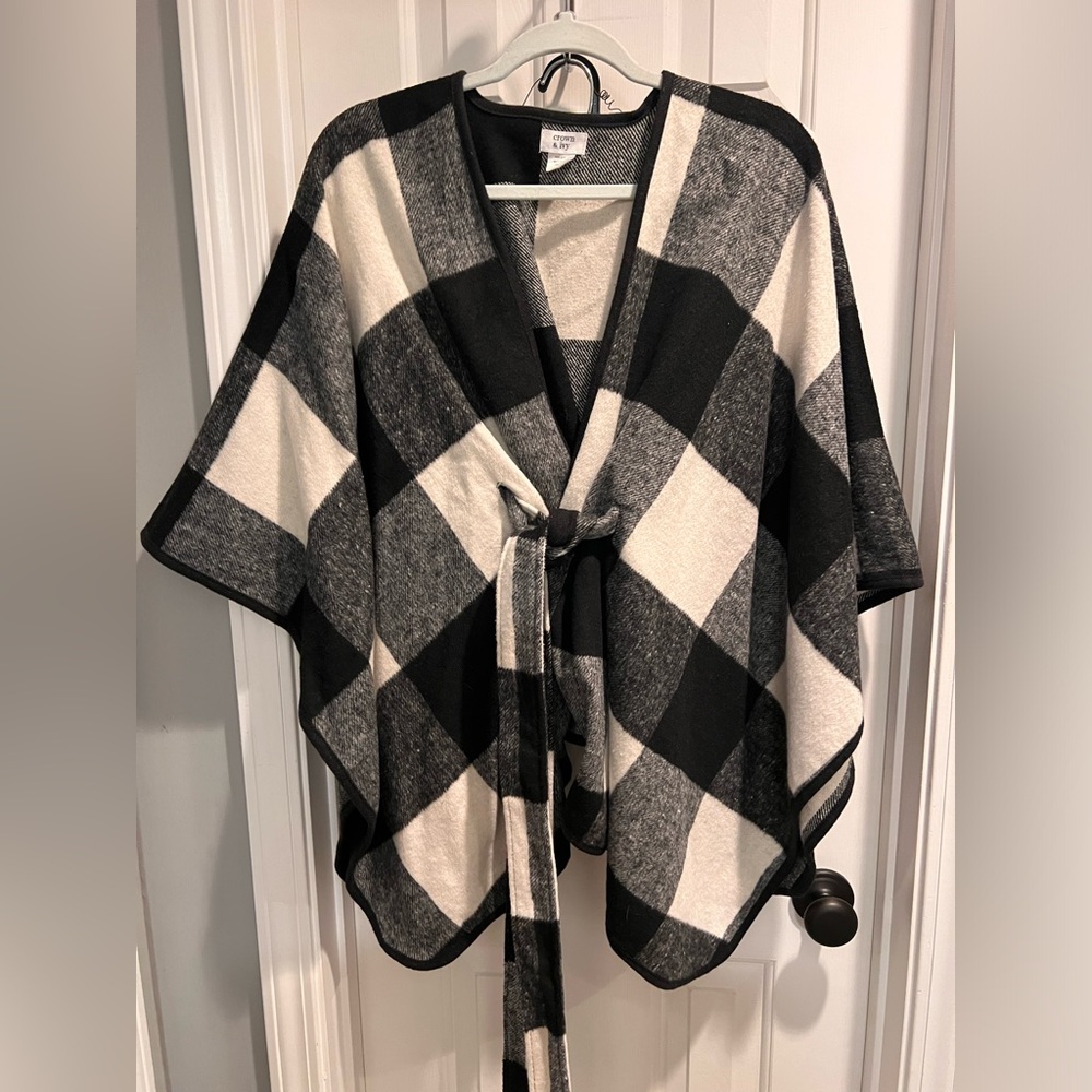Crown & Ivy 100% Acrylic back white plaid checkered shawl/cape/cloak